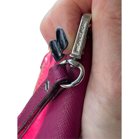 Michael Kors Phone holder and wallet wristlet - Picture 7 of 7